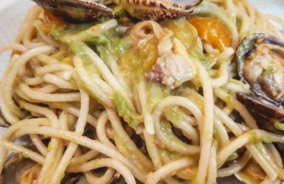 Spaghetti con vongole e asparagi