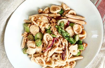 Pasta con asparagi e tempeh