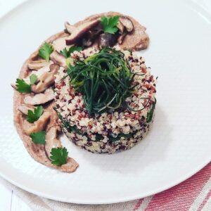 quinoa con crema shiitake e aglio nero