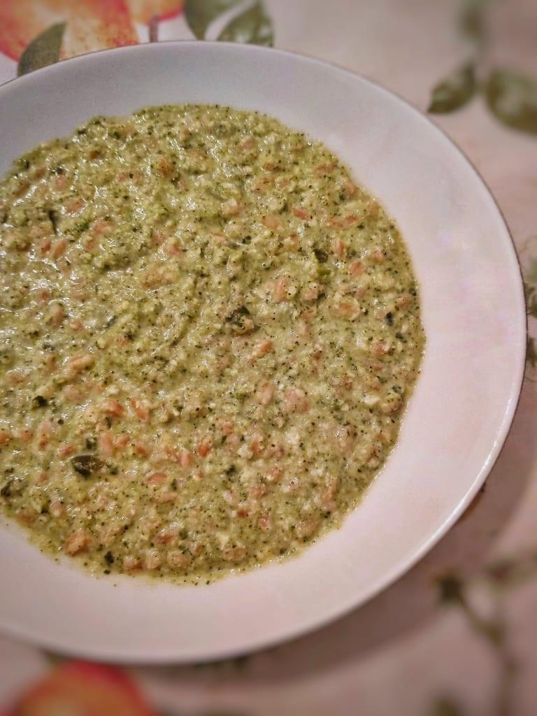 farro con crema di broccoli e anacardi